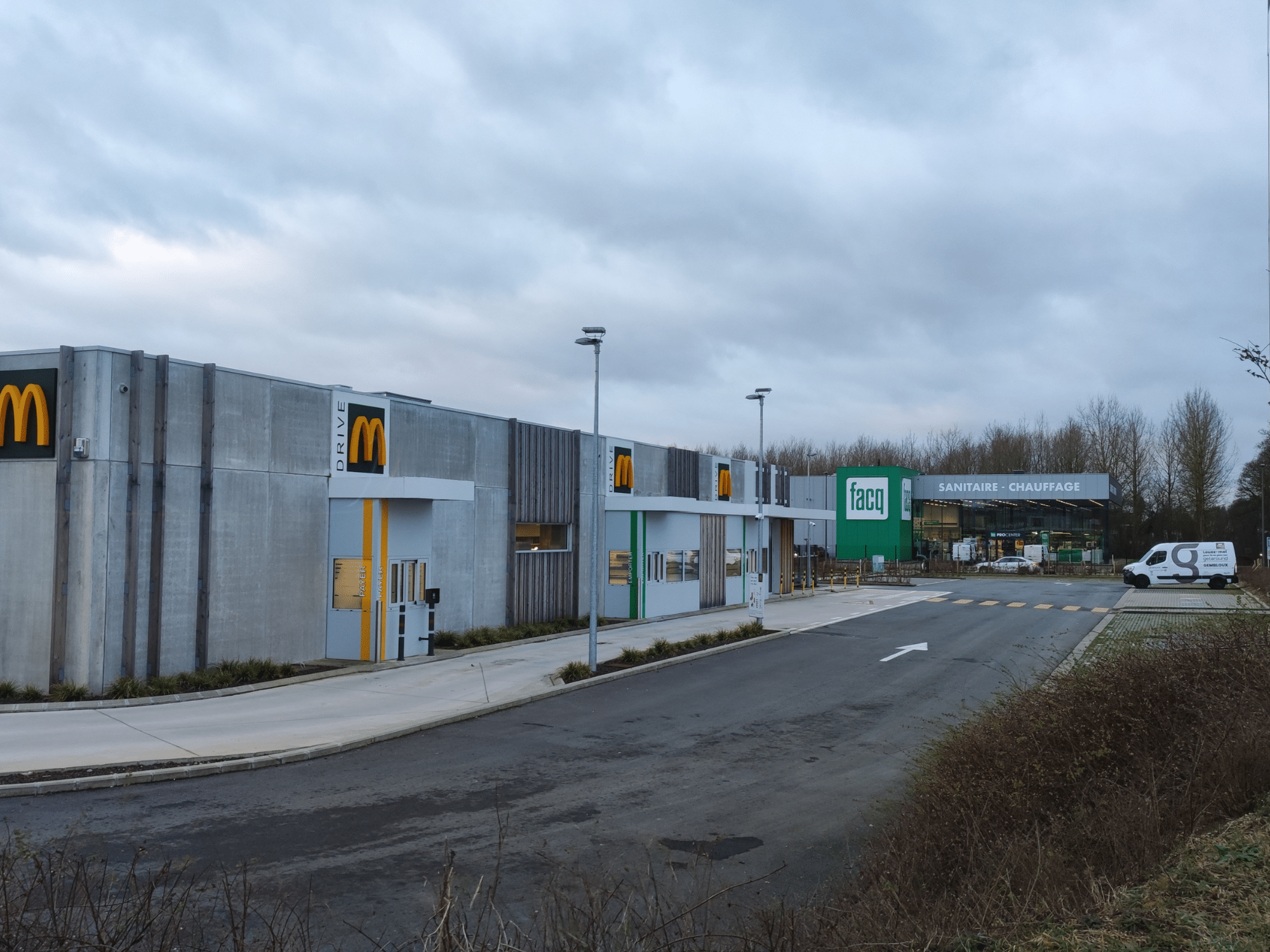 vue du Mcdonalds à Gembloux