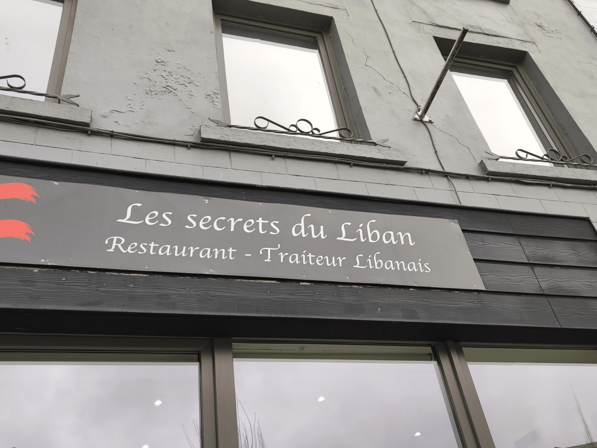 Les Secrets du Liban à Gembloux, traiteur libanais offrant une cuisine authentique avec des mezzés, falafels et autres spécialités libanaises savoureuses, dans une ambiance chaleureuse.