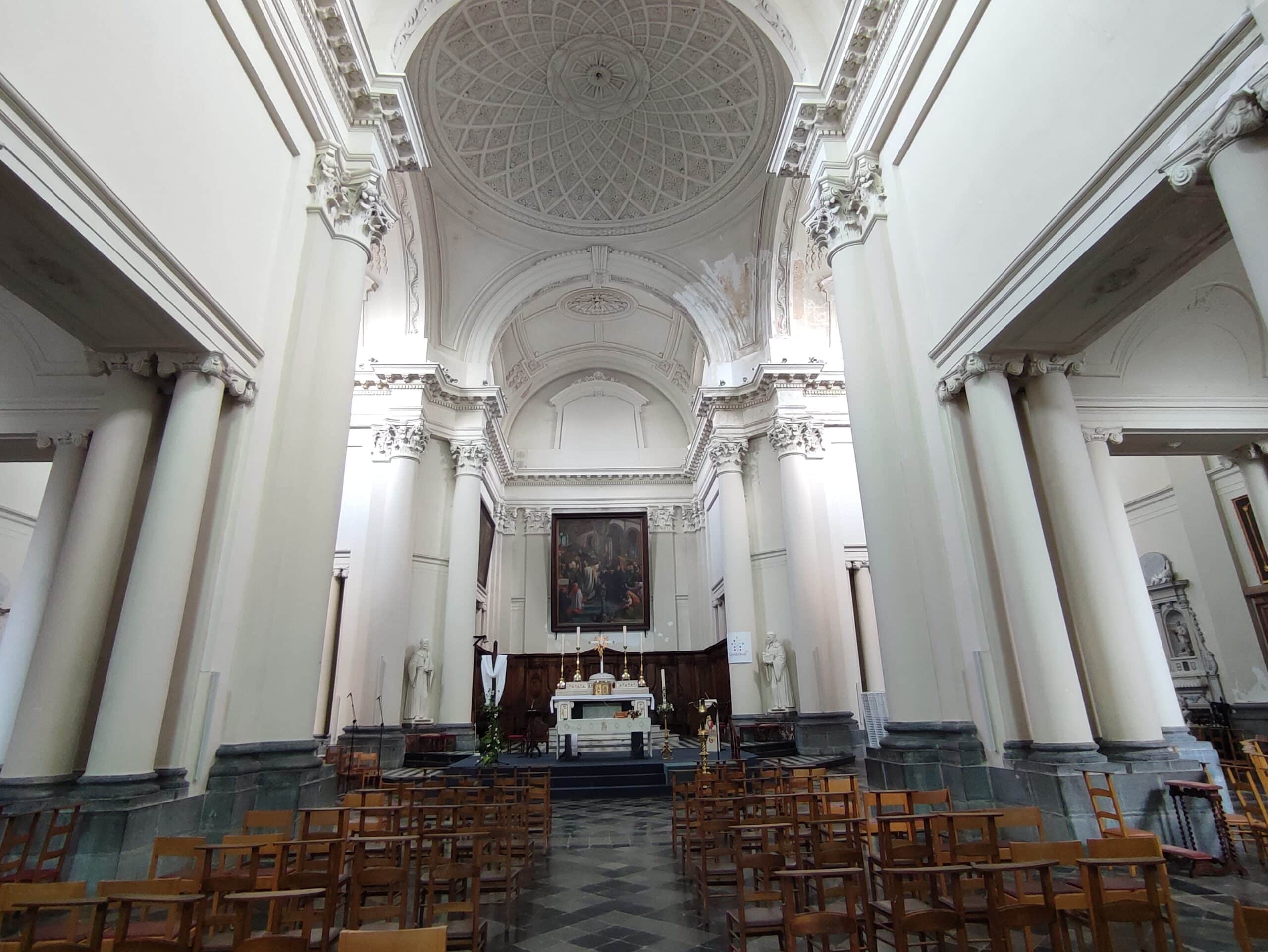 intérieur de l'église Saint-Guibert